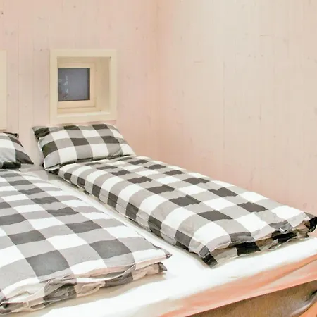 4 Bedroom Lovely In Holiday home *